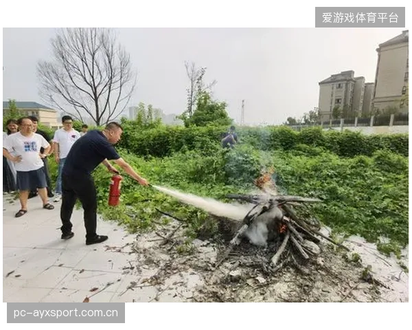年轻中卫德巴斯特将承担防线核心重任，其表现决定比利时防守上限。